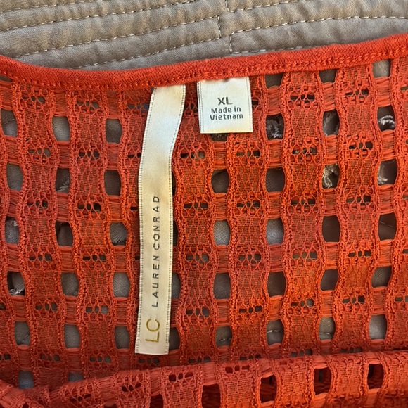 Cute top! - Picture 3 of 3